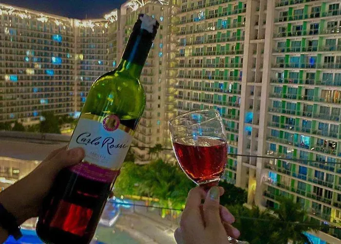 Azure Urban Residences By V'staycation Aparthotel