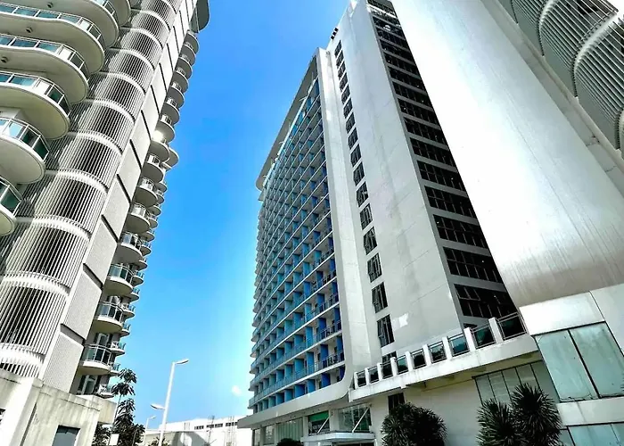 Azure Urban Residences By V'staycation Aparthotel